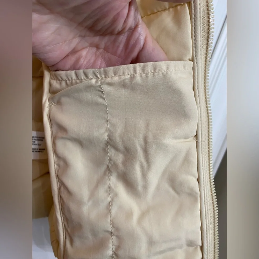 Joy Lab Women’s Sz XS Lightweight Puffer Vest Cream Zip Up Zippered Pockets - Picture 13 of 14